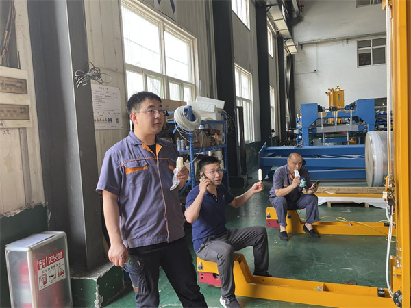 平博pinnacle体育自动缠绕包装机厂家为一线员工“送清凉”